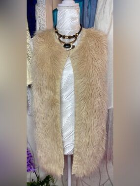 🌷 Eyeshadow 🌷 Beige Faux Fur Cardigan Vest